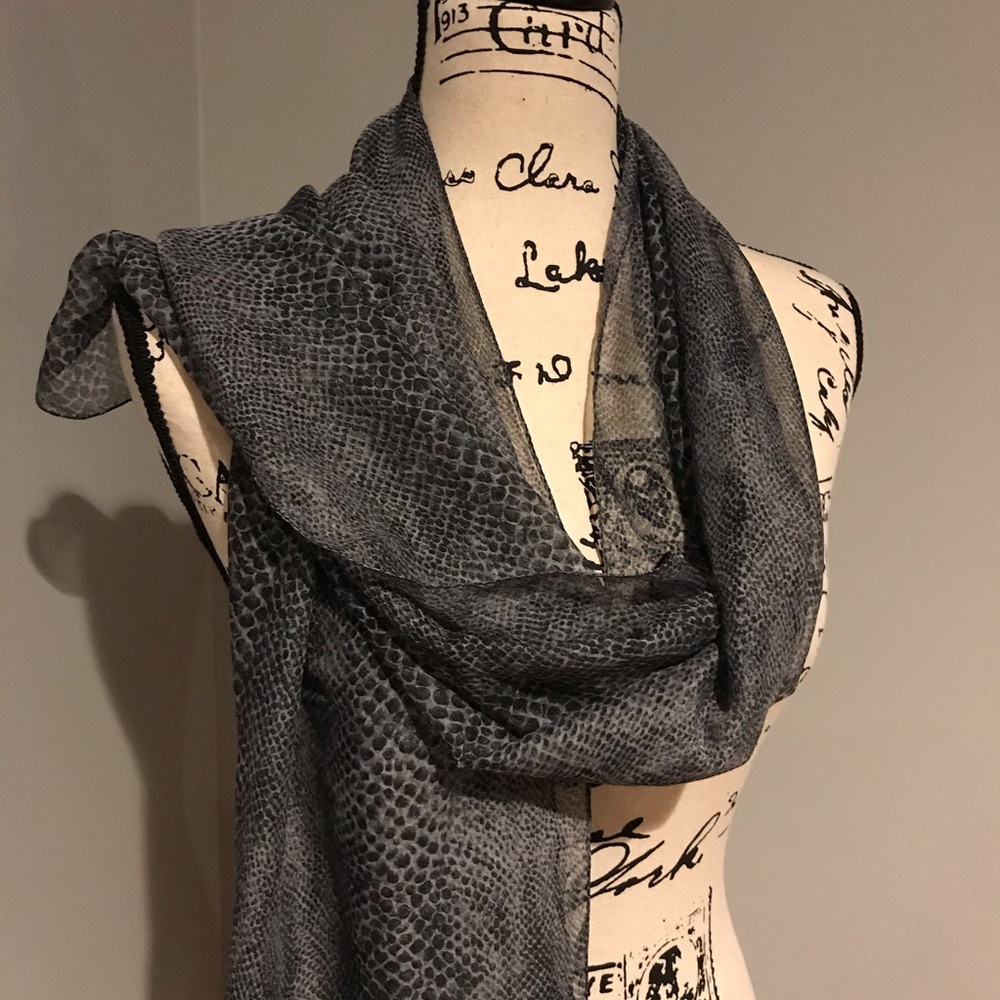 Morgan Taylor Python (?) Scarf - Picture 3 of 14